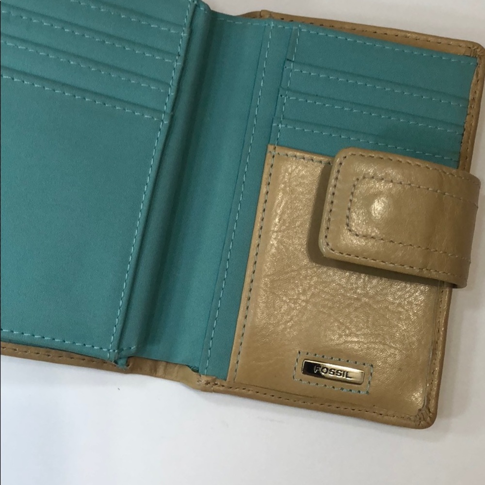 Fossil Light Tan Folded Wallet Snap Closure - image 4